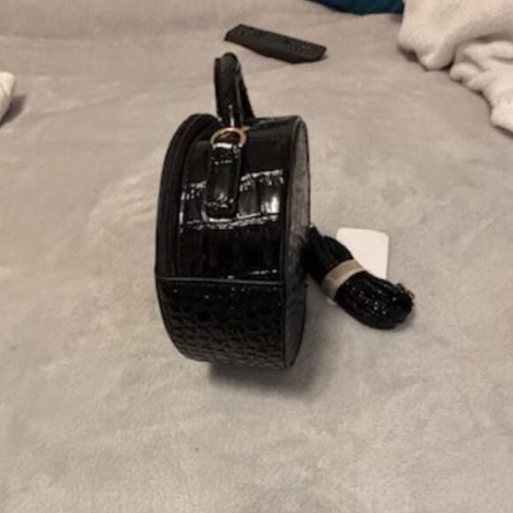 Bon Voyage Leather Reptile Small Round Cross body Bag Black NWT - Picture 3 of 8